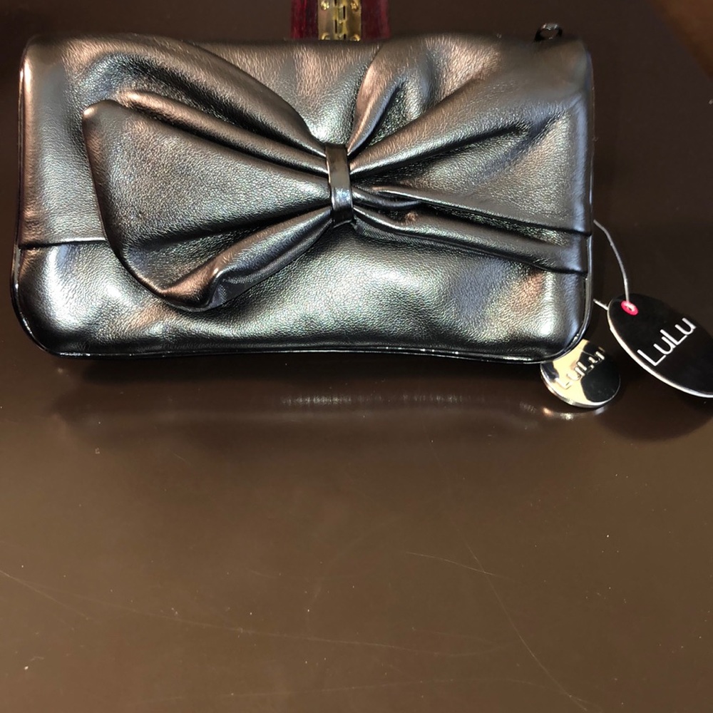 Adorable bow wallet!